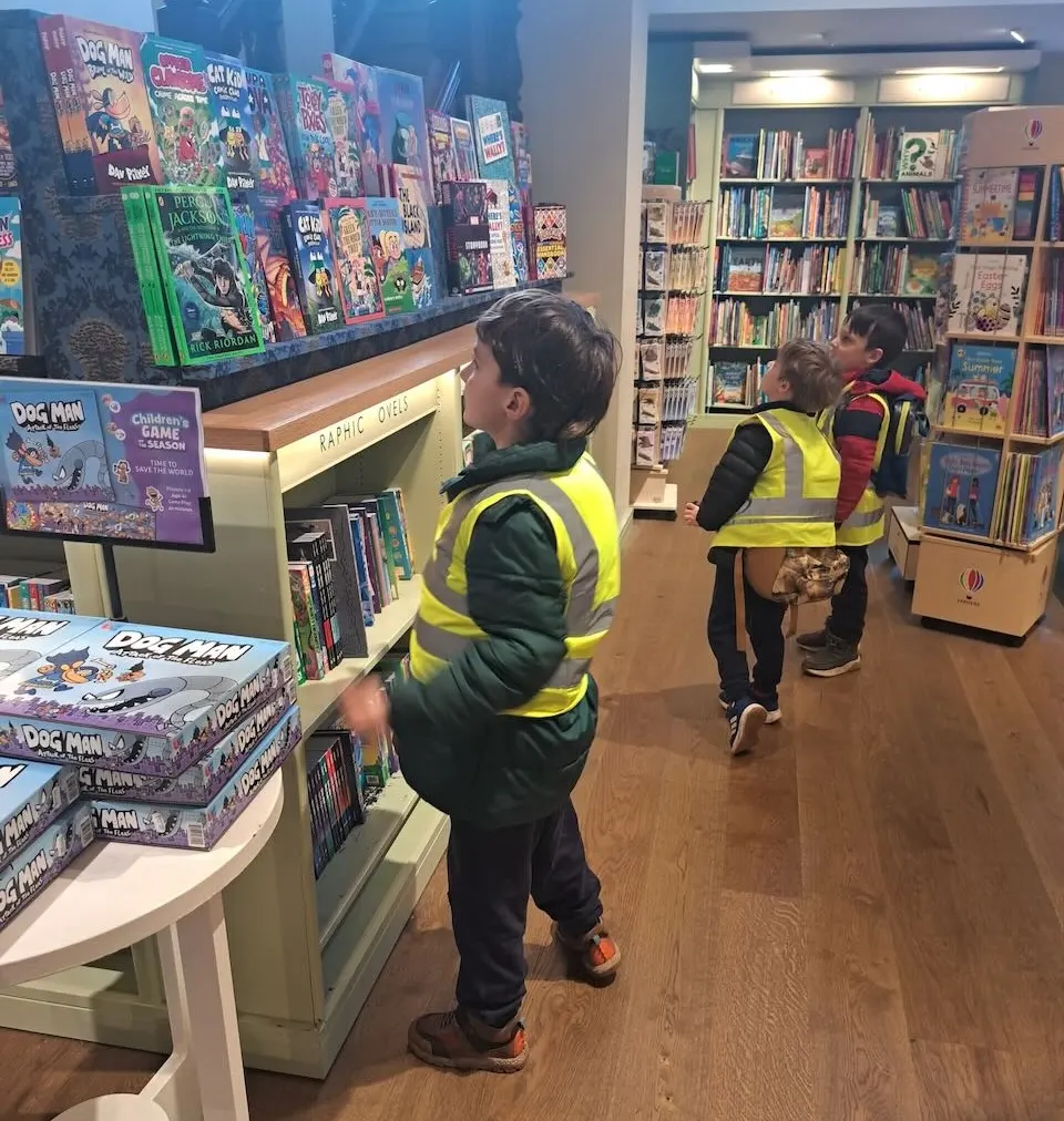 Children shopping for books